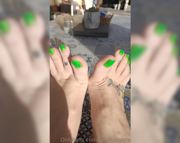 Solefulsassy aka Solefulsassy OnlyFans - A little clip of my sweaty feet after a long walk with the dogs! Yes of course they need your tong