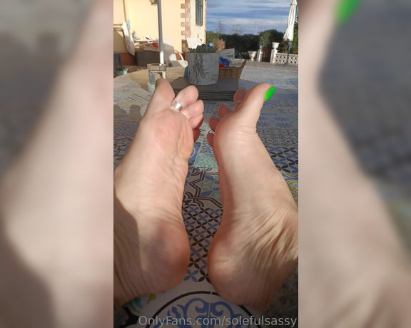 Solefulsassy aka Solefulsassy OnlyFans - A little clip of my sweaty feet after a long walk with the dogs! Yes of course they need your tong