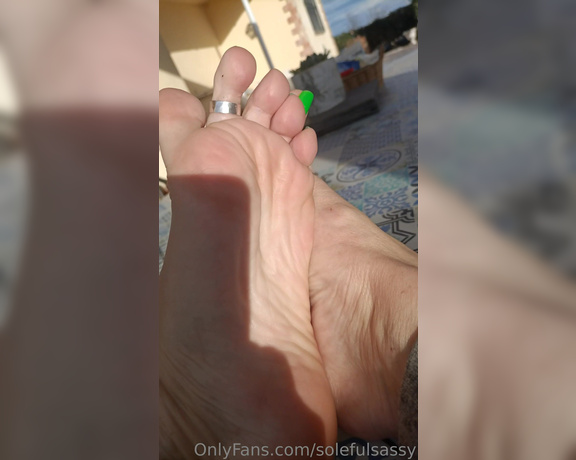 Solefulsassy aka Solefulsassy OnlyFans - A little clip of my sweaty feet after a long walk with the dogs! Yes of course they need your tong