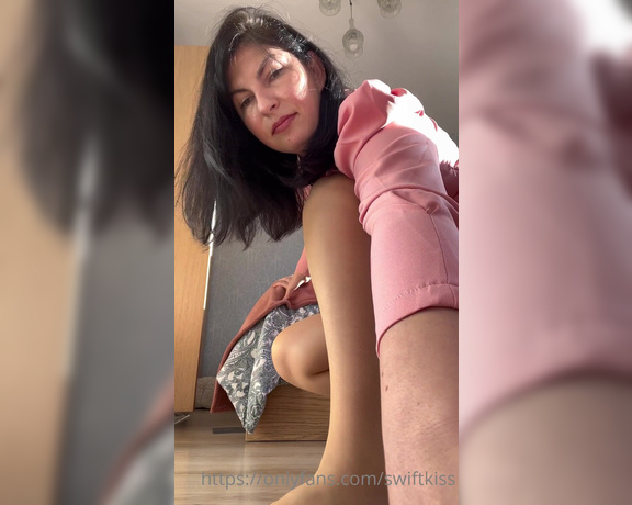 Swift Kiss aka Swiftkiss OnlyFans - My ass is so tight, omg and I have a lipstick on my sole, oops, don’t know how it happened 1