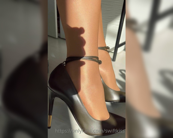 Swift Kiss aka Swiftkiss OnlyFans - For the fans of beautiful high heels 1