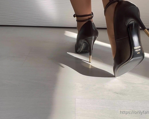 Swift Kiss aka Swiftkiss OnlyFans - For the fans of beautiful high heels 2