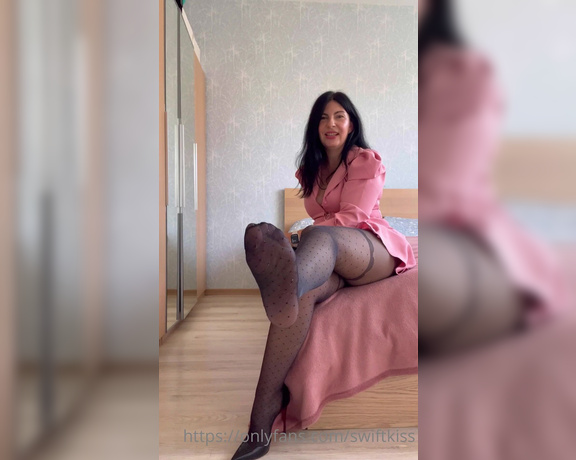 Swift Kiss aka Swiftkiss OnlyFans - Teasing you with my nylon legs video for all nylon addicts who want to cum on my long legs