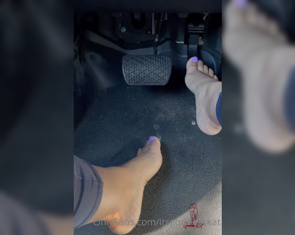 Goddess Kat aka Itsgoddesskat OnlyFans - Light Purple Toes Barefoot Driving