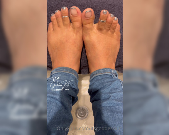 Goddess Kat aka Itsgoddesskat OnlyFans - Love this new pedi