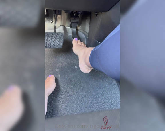 Goddess Kat aka Itsgoddesskat OnlyFans - Barefoot driving