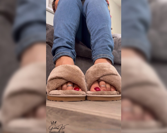 Goddess Kat aka Itsgoddesskat OnlyFans - Shimmery Red Toe slipper Play