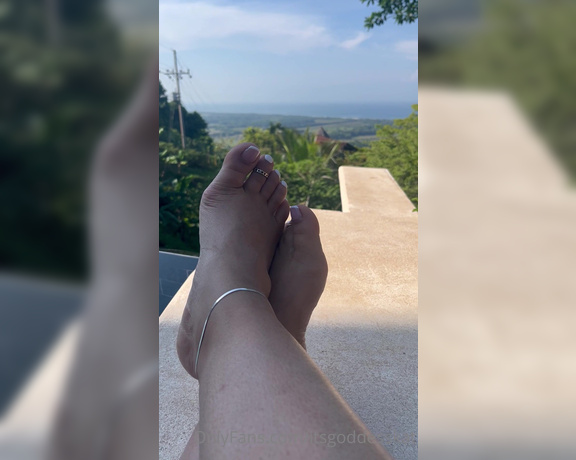 Goddess Kat aka Itsgoddesskat OnlyFans - This view and my wiggling toes … it’s giving paradise