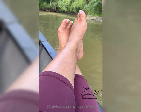 Goddess Kat aka Itsgoddesskat OnlyFans - At peace with my feet propped