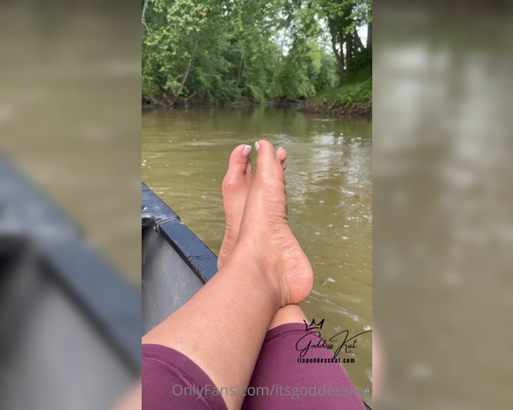 Goddess Kat aka Itsgoddesskat OnlyFans - At peace with my feet propped