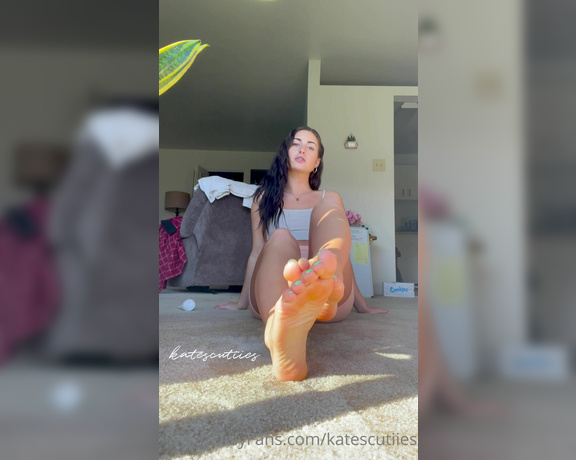 Goddess Kate aka Katescutiies OnlyFans - Just rubbing a little lotion on my feet for ya hope everyone is having a great day!