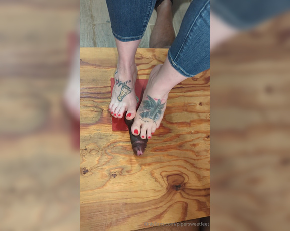 PiperSweetfeet aka Pipersweetfeet OnlyFans - Some super light trampling from the cock box sesh It was fun, but could a been funner if I could