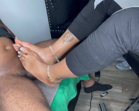 DevilHandsMo aka Devilhandsmo OnlyFans - I called @riquedasavage01 this morning and told him cum on my toes , but i ended up using my hands