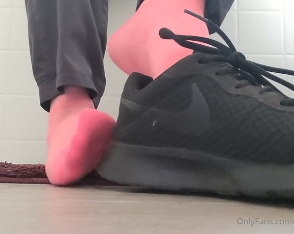 PiperSweetfeet aka Pipersweetfeet OnlyFans - New GF finds out you like smelly feet, and digs it (Shoesock removal)