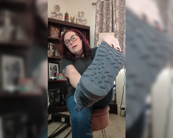 PiperSweetfeet aka Pipersweetfeet OnlyFans - Shoe removalstory time! I honestly cross paths with the best people doing this, and often stay