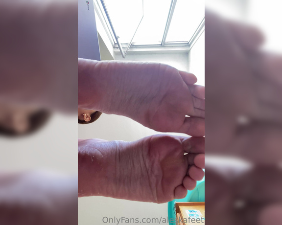 Queen Aleska Feet aka Aleskafeet OnlyFans - Sniff them, I know you want too