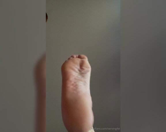 Servingbarefeet aka Servingfet OnlyFans - Ur view from the floor ! R we liking this angle