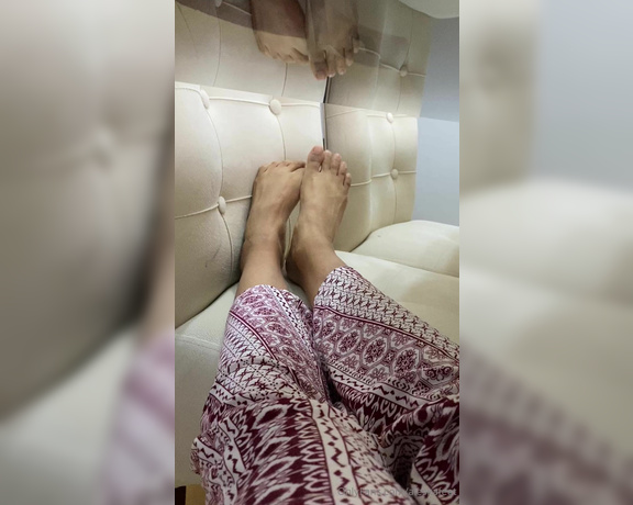 Queen Aleska Feet aka Aleskafeet OnlyFans - Resting my feet