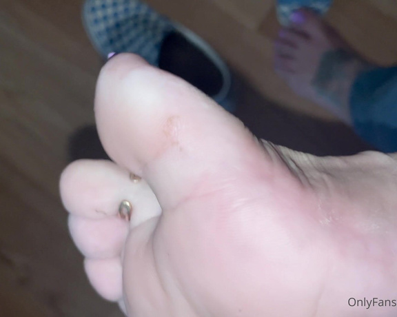 Servingbarefeet aka Servingfet OnlyFans - Jammy fucken Thursday ! Special treat I’m honestly in awe ! 2