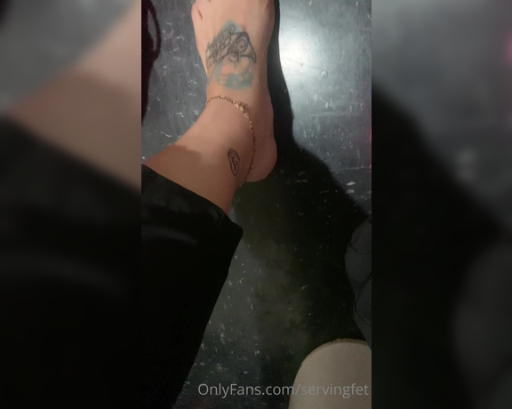 Servingbarefeet aka Servingfet OnlyFans - Sweaty