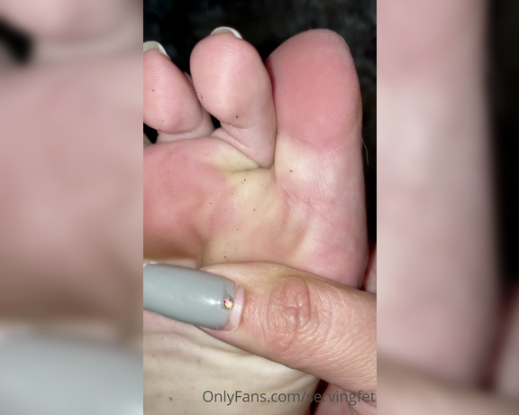 Servingbarefeet aka Servingfet OnlyFans - For my filthy fucks! Happy toe jam tuesday !