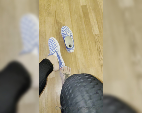 Servingbarefeet aka Servingfet OnlyFans - New vans who disssss! Thank you to the special fan who bought me new vans ! I so desperately neede 1