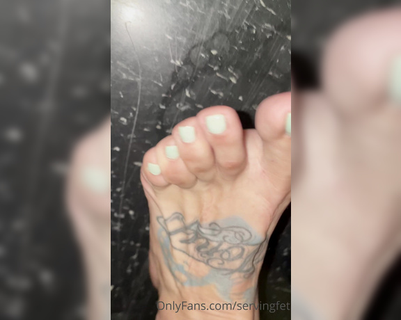 Servingbarefeet aka Servingfet OnlyFans - SWEATY AF! It’s how they stay soft af toooo