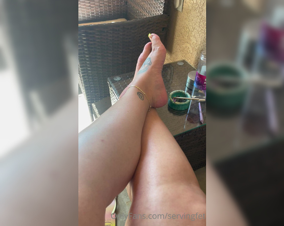 Servingbarefeet aka Servingfet OnlyFans - Fresh pedi what u think