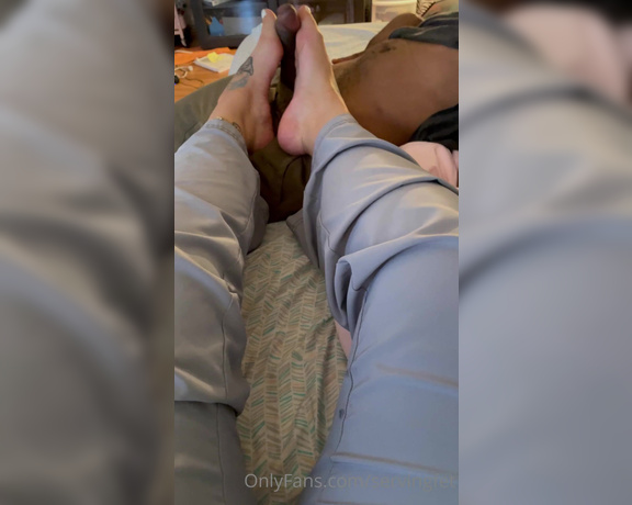 Servingbarefeet aka Servingfet OnlyFans - Weak for stink