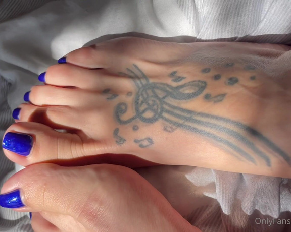 Servingbarefeet aka Servingfet OnlyFans - Toe close upssss I’m ready for a color change tho