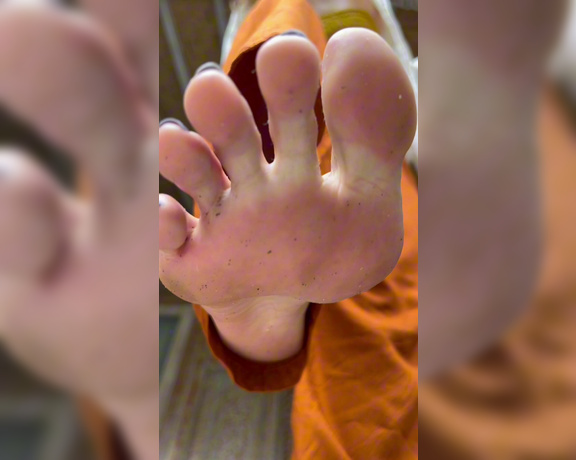 Maya.rose_xx aka Maya.rose_xx OnlyFans - Dirty feet humiliation You are laying on the ground because that’s the best position to be my good