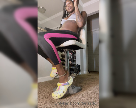 Tierra Doll aka Tierradoll OnlyFans - Crocs shoe removal