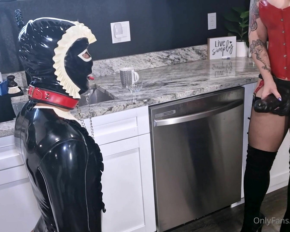 Lady Onyx aka Lady_onyx OnlyFans - BRAND NEW! I You pegging fans are gonna LOVE this!!! @thetsslayer is a useless butler, but