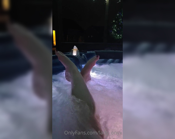 Lady Onyx aka Lady_onyx OnlyFans - Hot tub tootsies