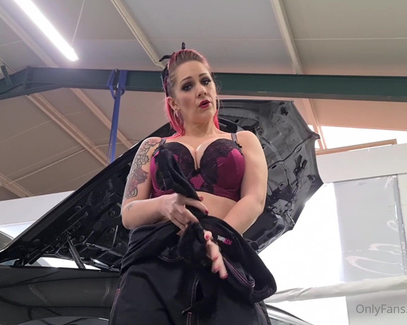 Lady Onyx aka Lady_onyx OnlyFans - THROWBACK THURSDAY!! If you cant pay The Mechanic She will make you pay in other ways!! Get