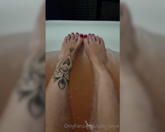Lady Onyx aka Lady_onyx OnlyFans - My toes match My bath water Also BREAKING NEWS Im getting My other foot tattooed next week!