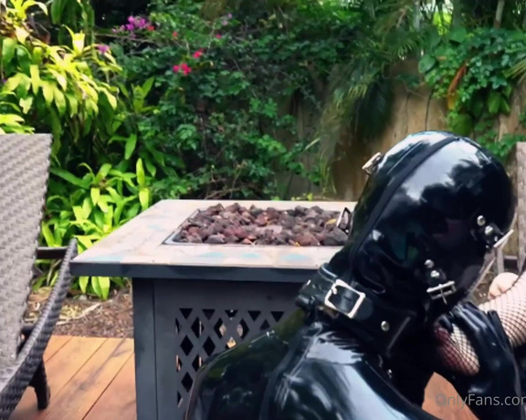 Mistress Alexxa Von Hell aka Alexxavonhell OnlyFans - Feet and ass worship by the pool with my 2 gimps