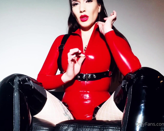 Mistress Alexxa Von Hell aka Alexxavonhell OnlyFans - Goddess Santa is wishing everyone here a merry Christmas and happy holidays I know you’ve been