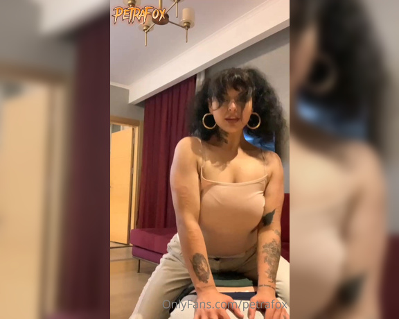 Petra Fox aka Petrafox OnlyFans - Ufakl bir gzel aaladm kendime zorla btn bedenime itaat ettirdim, koltukaltlarm koklattm