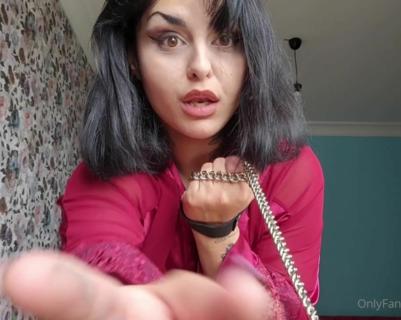 Petra Fox aka Petrafox OnlyFans - Eat my homes dirties because of your laziness! Free clip for my subs