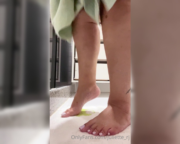 Juliette_RJ aka Juliette_rj OnlyFans - Getting out of the shower! Saindo do banho!