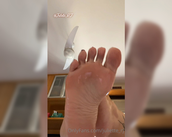 Juliette_RJ aka Juliette_rj OnlyFans - Oily soles for you! Solinhas com leo!