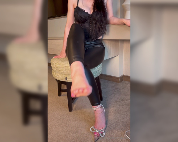 Myla Feet aka Mylafeet OnlyFans - Getting you away from your GF on New years eve to jerk off for me Finally i get you away from your