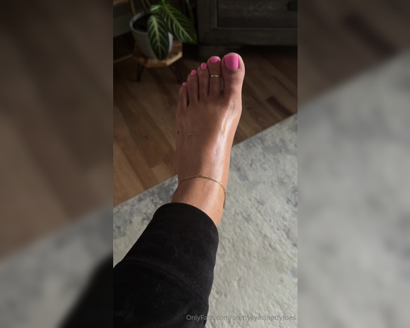 Prettyeyesprettytoes aka Prettyeyesprettytoes OnlyFans - Fresh clean and moisturized