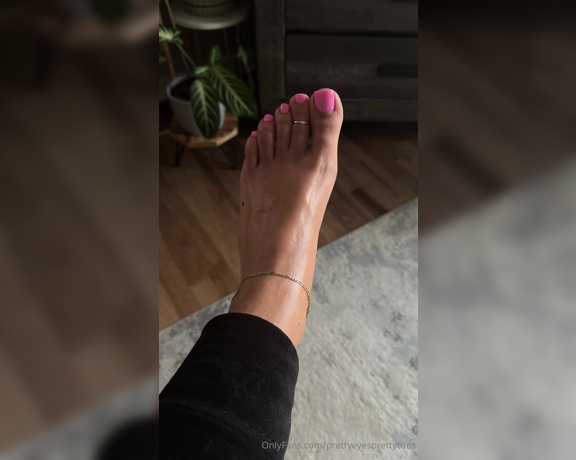 Prettyeyesprettytoes aka Prettyeyesprettytoes OnlyFans - Fresh clean and moisturized