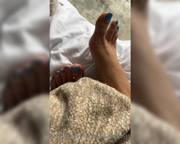 Prettyeyesprettytoes aka Prettyeyesprettytoes OnlyFans - Now imagine if you’d ever get a chance with these feet, foot bitch where is your mouth going first