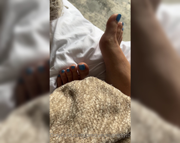 Prettyeyesprettytoes aka Prettyeyesprettytoes OnlyFans - Now imagine if you’d ever get a chance with these feet, foot bitch where is your mouth going first