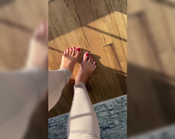 Prettyeyesprettytoes aka Prettyeyesprettytoes OnlyFans - You could never look away