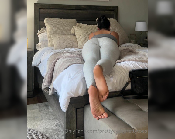 Prettyeyesprettytoes aka Prettyeyesprettytoes OnlyFans - POV you just came home from a long day at work, walked into your bedroom & see this view on your bed