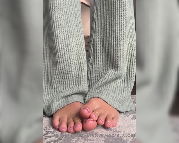 Prettyeyesprettytoes aka Prettyeyesprettytoes OnlyFans - Do my slippery wiggly toes get you excited